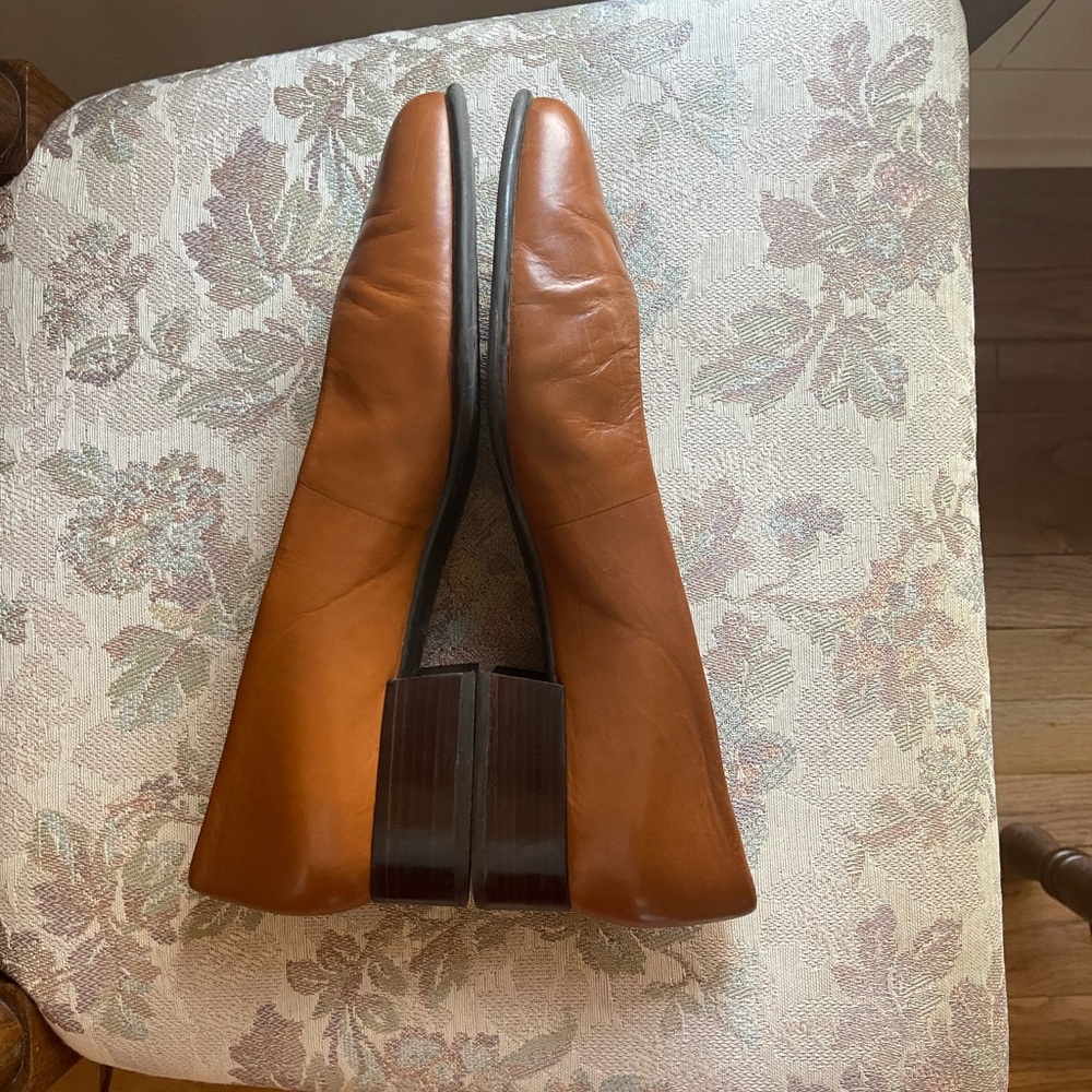 Vintage Style Leather Women’s Dress Shoes - Picture 2 of 5